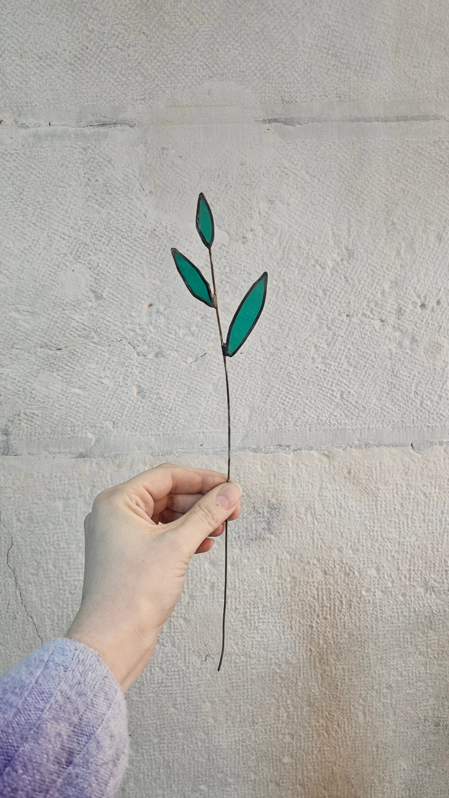 Tiffany stained glass blue leaf to complet a colorful flower presentation.