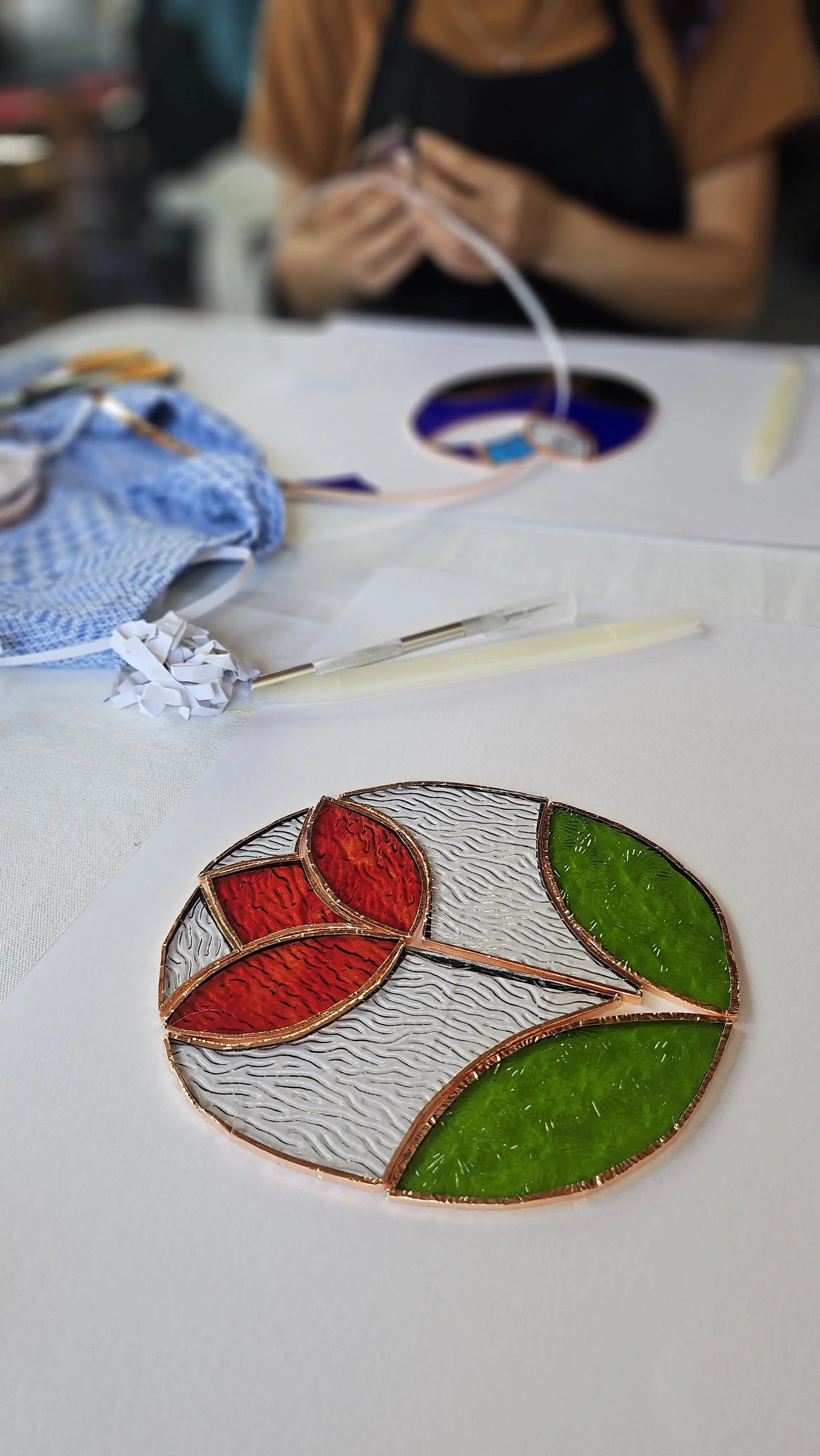 atelier vitrail grenoble pièces prête pour la soudure